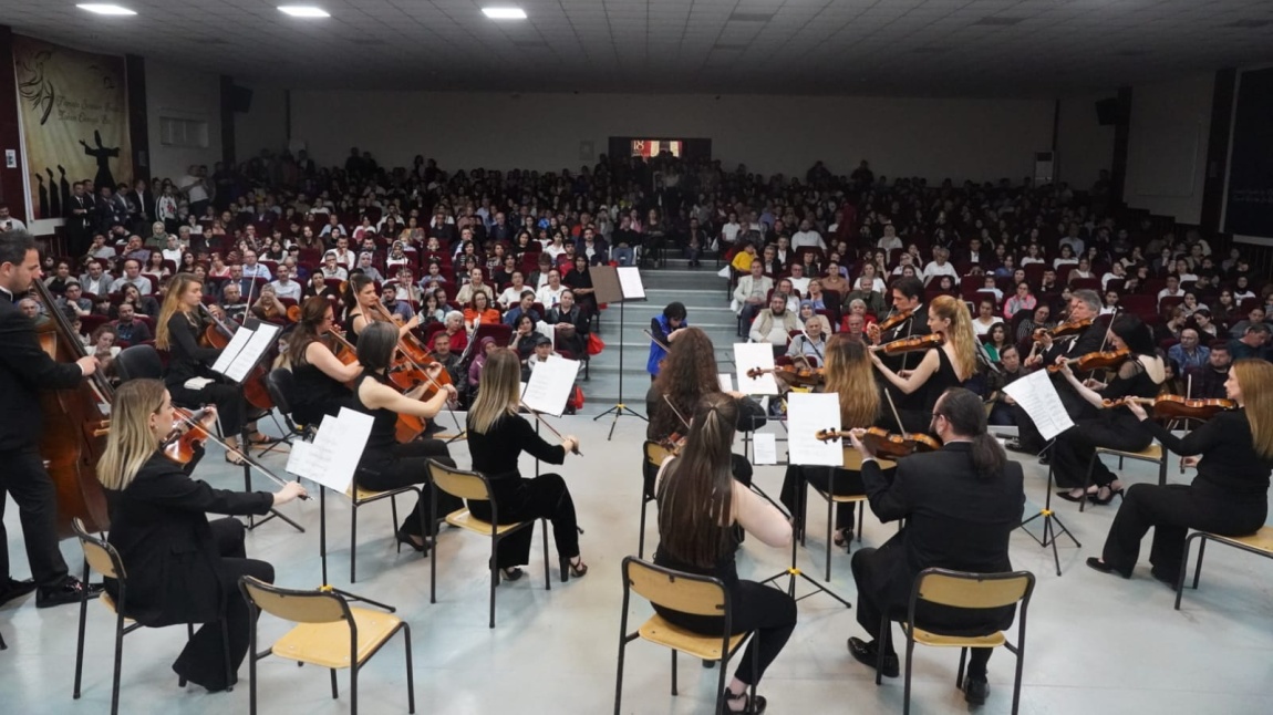 İzmir Devlet Senfoni Orkestrası Muhteşem Bir Müzik Ziyafeti Gerçekleştirdi